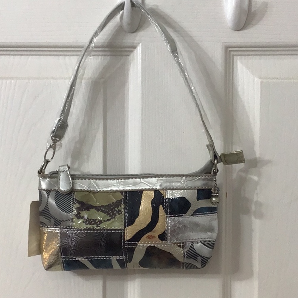 Designer Look A Like Clutch/Handbag W/ Detachable Strap & Large Compartment. NWT